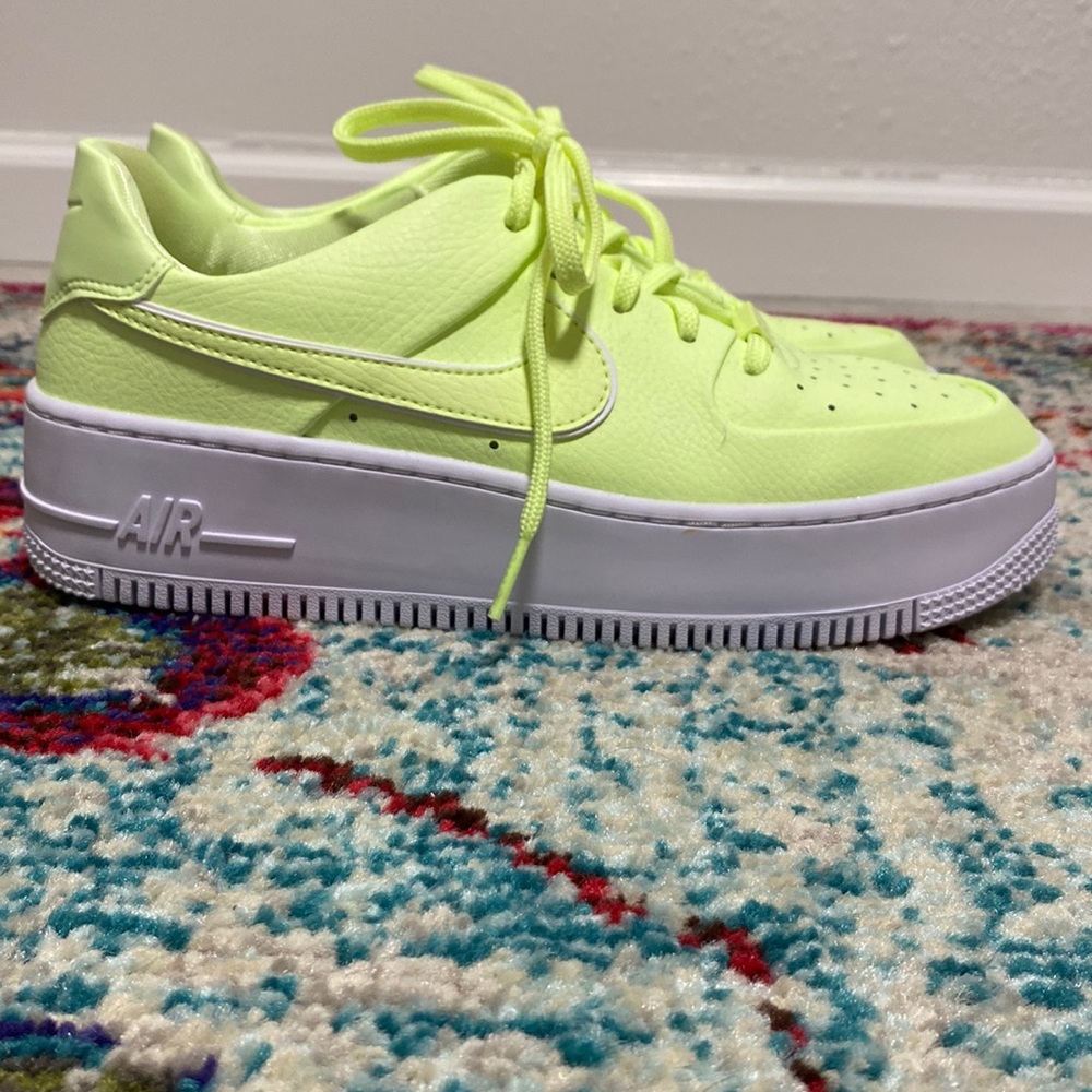 Air Force 1 Sage Low Barely Volt